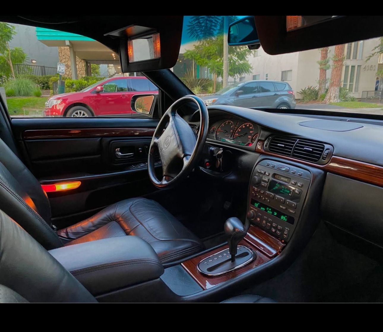 Used 1997 Cadillac De Ville Concours w/ Safety/Security Pkg FWD image 9