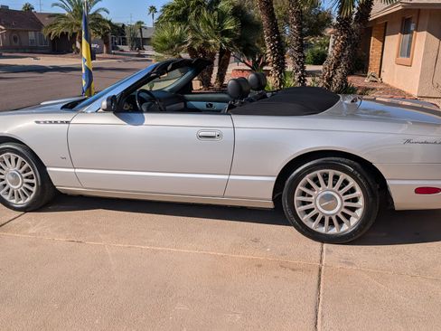 Used 2004 Ford Thunderbird image 17