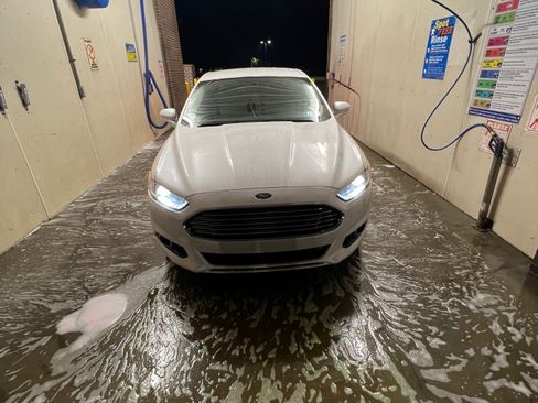 Used 2013 Ford Fusion Titanium image 3