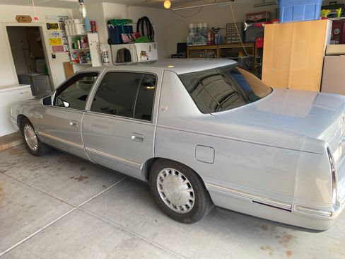 Used 1997 Cadillac De Ville Sedan FWD image 8