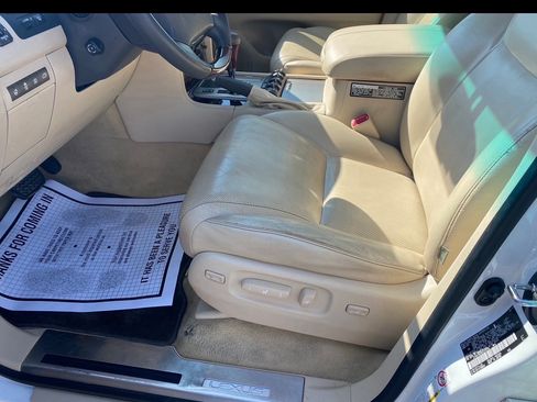 Used 2013 Lexus LX 570 4WD w/ Luxury Pkg w/Pre-crash image 13