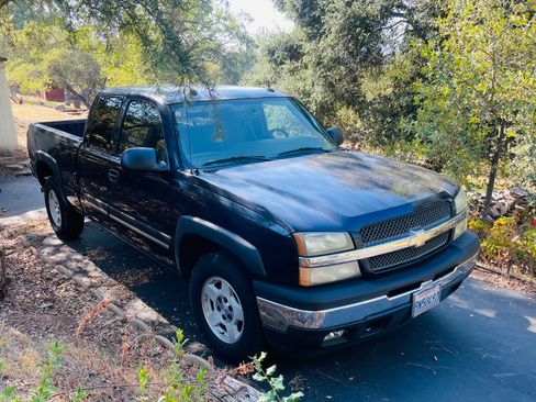 Used 2005 Chevrolet Silverado 1500 LS w/ Safe And Sound Package AWD/4WD image 1