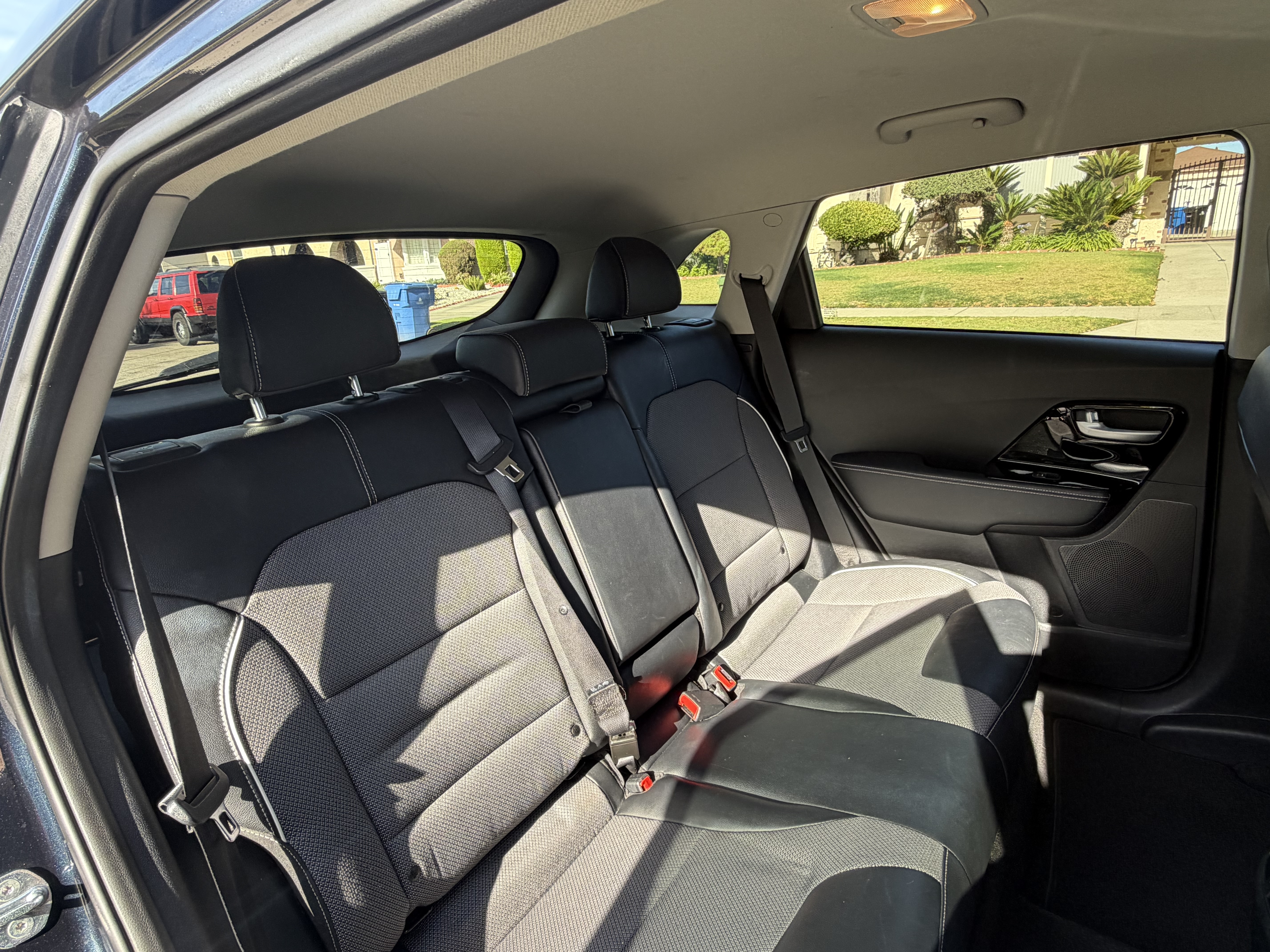 Used 2022 Kia Niro EX FWD image 10