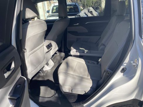 Used 2019 Toyota Highlander Limited Platinum image 11