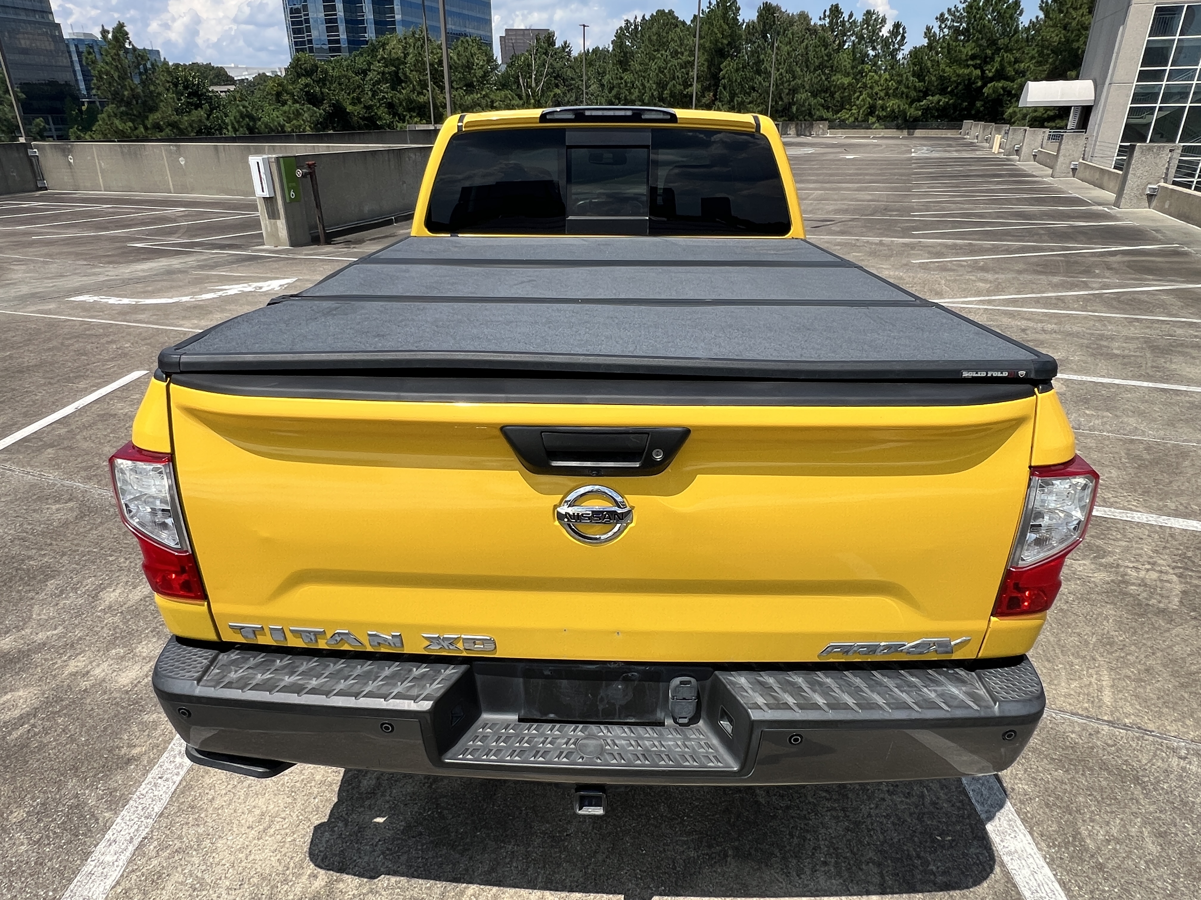 Used 2018 Nissan Titan PRO-4X w/ Pro-4x Convenience Package AWD/4WD image 15