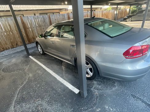 Used 2013 Volkswagen Passat 2.5 SE image 2