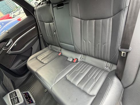 Used 2019 Audi e-tron Prestige w/ Prestige Package AWD/4WD image 31
