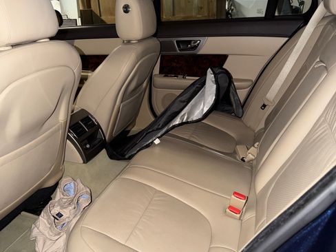 Used 2011 Jaguar XF Premium image 4