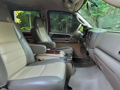 Used 2004 Ford Excursion Eddie Bauer image 19