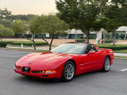 Used 2004 Chevrolet Corvette Coupe w/ Preferred Equipment Group RWD image 10