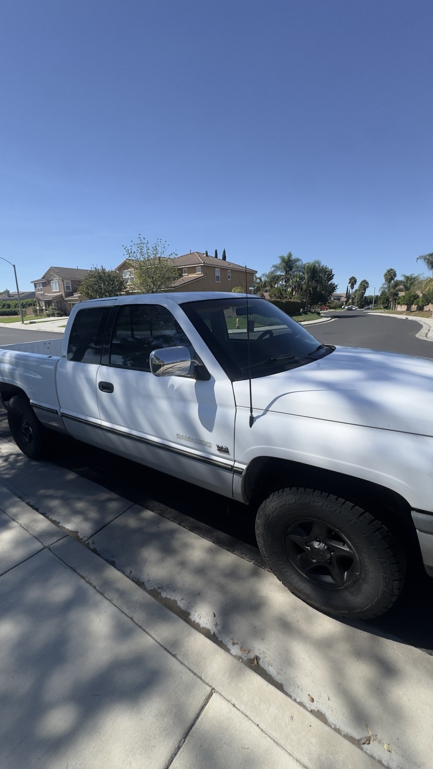 Used 1996 Dodge Ram 1500 Truck 2WD Club Cab image 1
