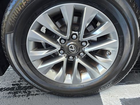 Used 2017 Lexus GX 460 Luxury AWD/4WD image 16