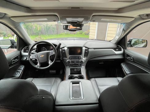 Used 2017 Chevrolet Suburban LT image 25