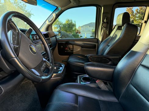 Used 2015 Chevrolet Express 2500 Extended image 8