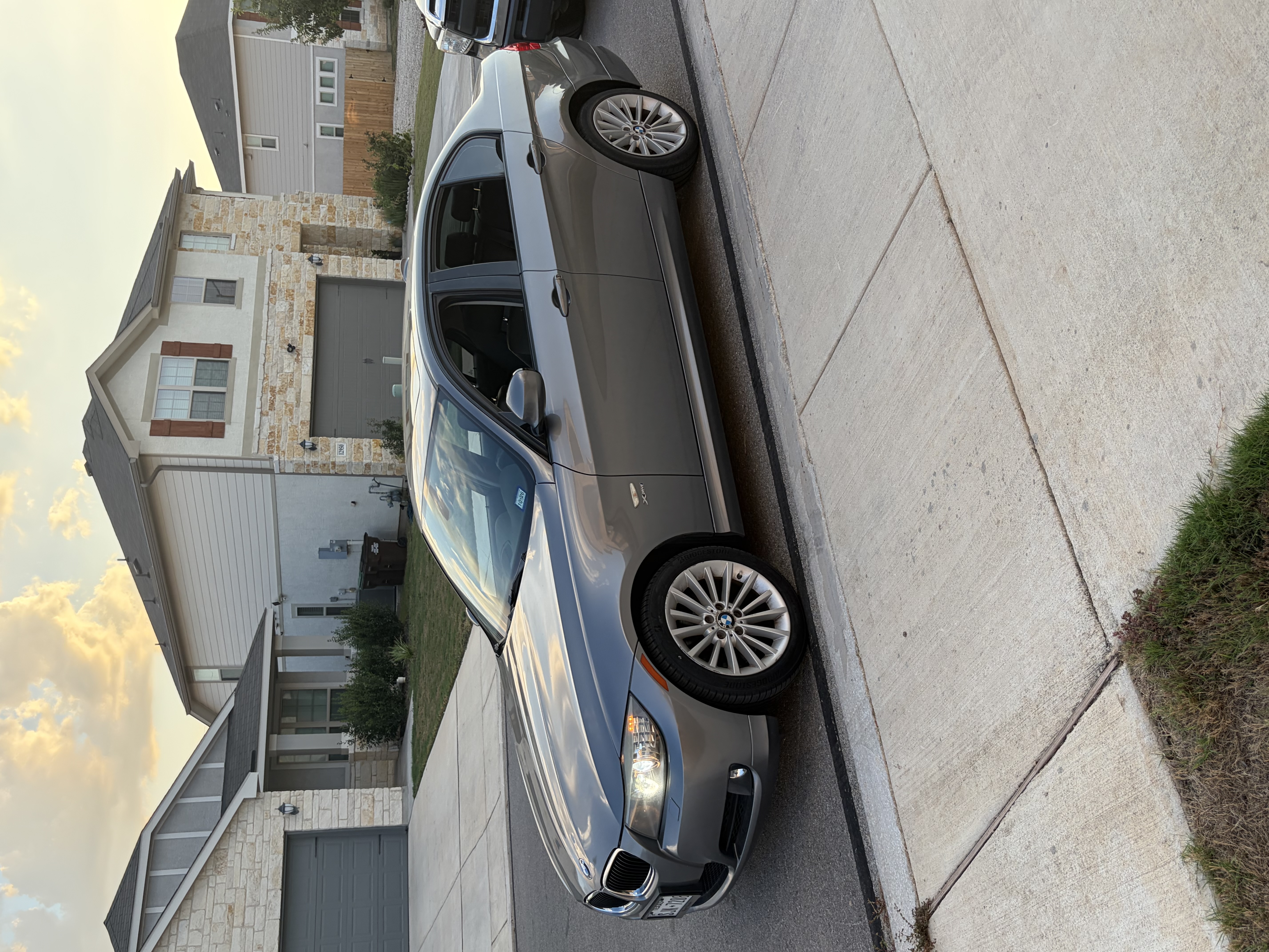 Used 2011 BMW 328i xDrive Sedan AWD/4WD image 2