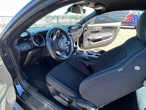 Used 2022 Ford Mustang Coupe image 5