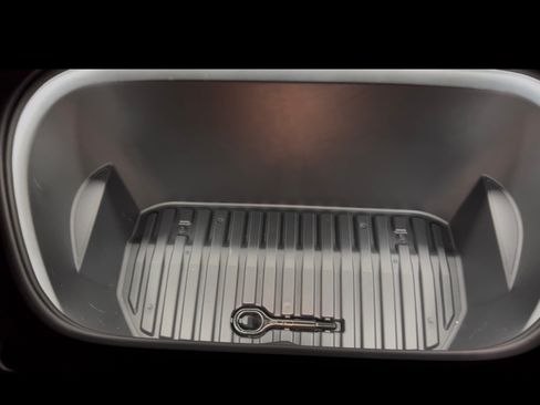 Used 2024 Tesla Model Y Long Range image 15