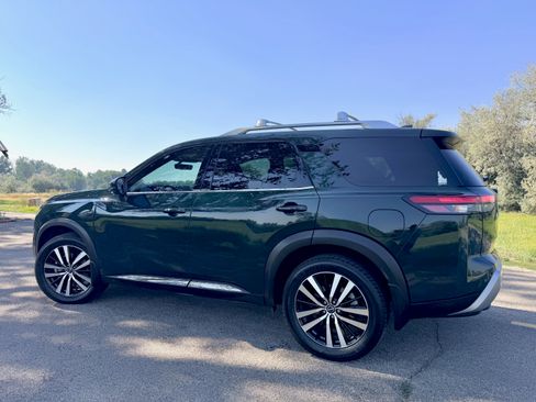 Used 2023 Nissan Pathfinder Platinum AWD/4WD image 2