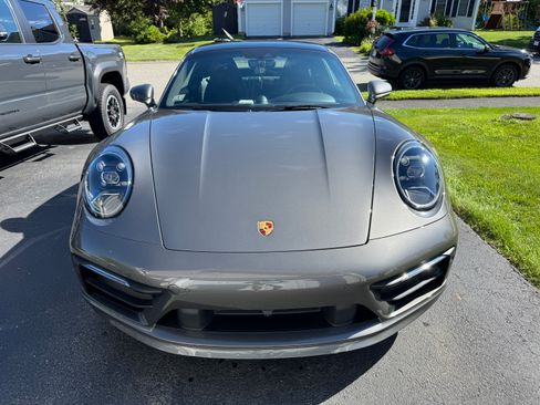Used 2024 Porsche 911 Carrera 4 AWD/4WD image 9
