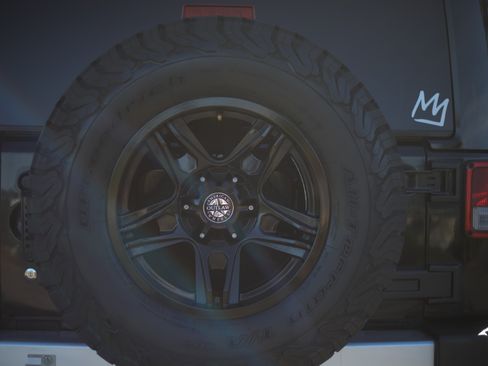 Used 2015 Jeep Wrangler Unlimited Sahara w/ Max Tow Package image 13