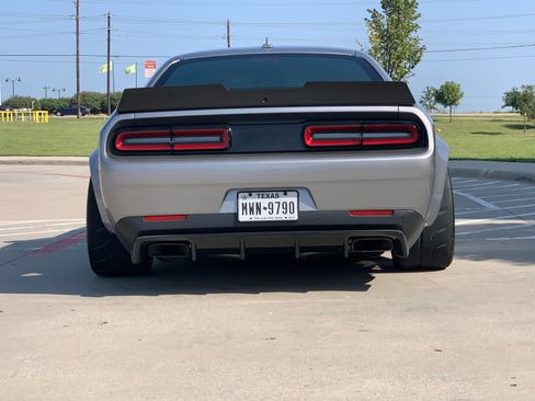 Used 2016 Dodge Challenger SRT Hellcat image 10