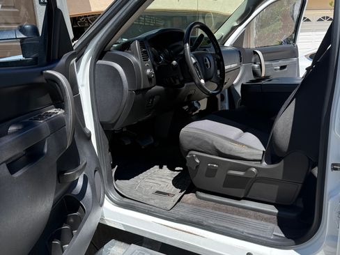 Used 2011 GMC Sierra 2500 SLE w/ SLE Preferred Package AWD/4WD image 19