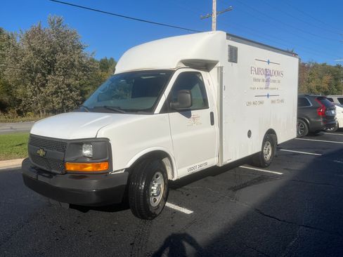 Used 2014 Chevrolet Express 3500 image 1