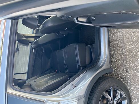 Used 2022 Volkswagen Tiguan SE image 18