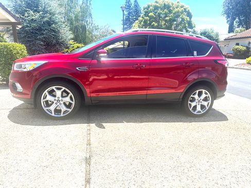 Used 2018 Ford Escape Titanium w/ Ford Safe & Smart Package AWD/4WD image 1