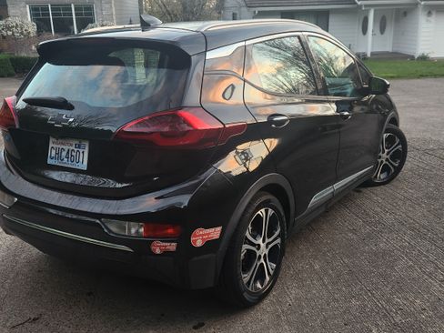 Used 2017 Chevrolet Bolt Premier w/ Driver Confidence II Package image 2