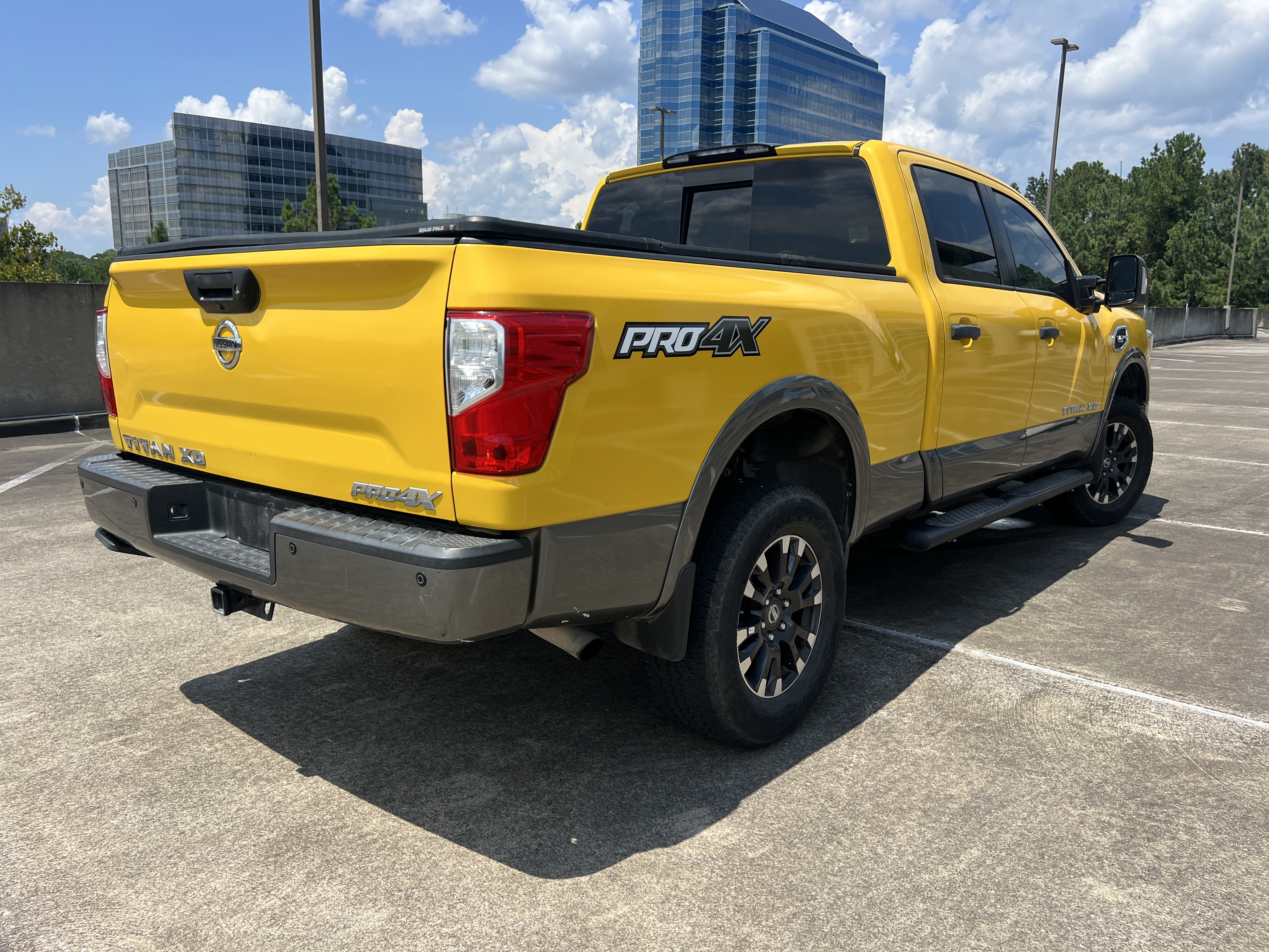 Used 2018 Nissan Titan PRO-4X w/ Pro-4x Convenience Package AWD/4WD image 9