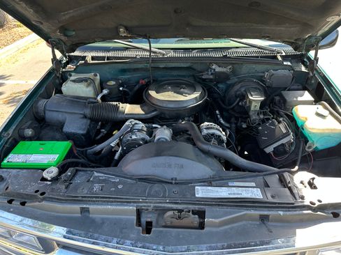 Used 1995 Chevrolet Suburban 4WD image 17