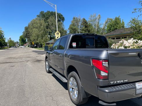 Used 2021 Nissan Titan SL w/ Moonroof Package AWD/4WD image 5