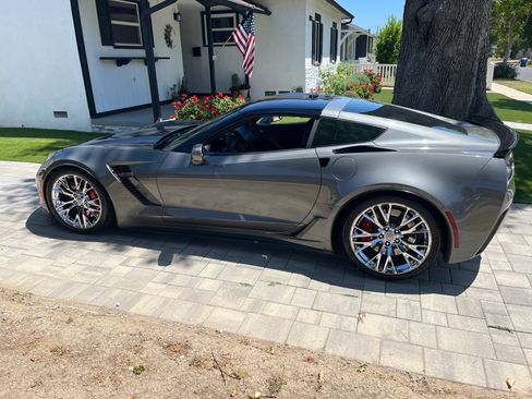 Used 2015 Chevrolet Corvette Z06 w/ 3LZ Preferred Equipment Group RWD image 1