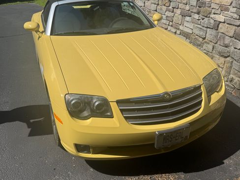 Used 2005 Chrysler Crossfire Limited image 2