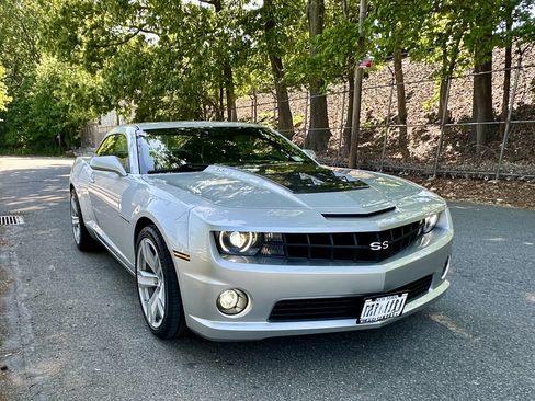 Used 2010 Chevrolet Camaro SS w/ RS Package RWD image 8