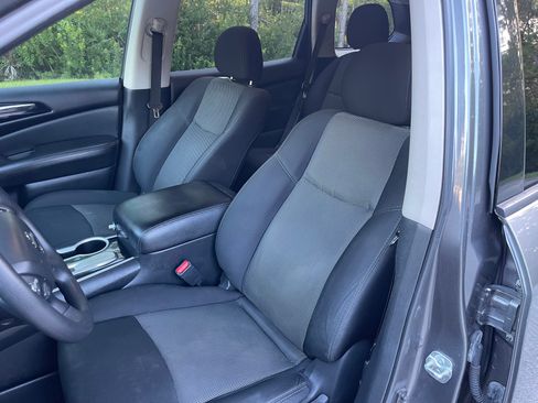 Used 2019 Nissan Pathfinder FWD image 15