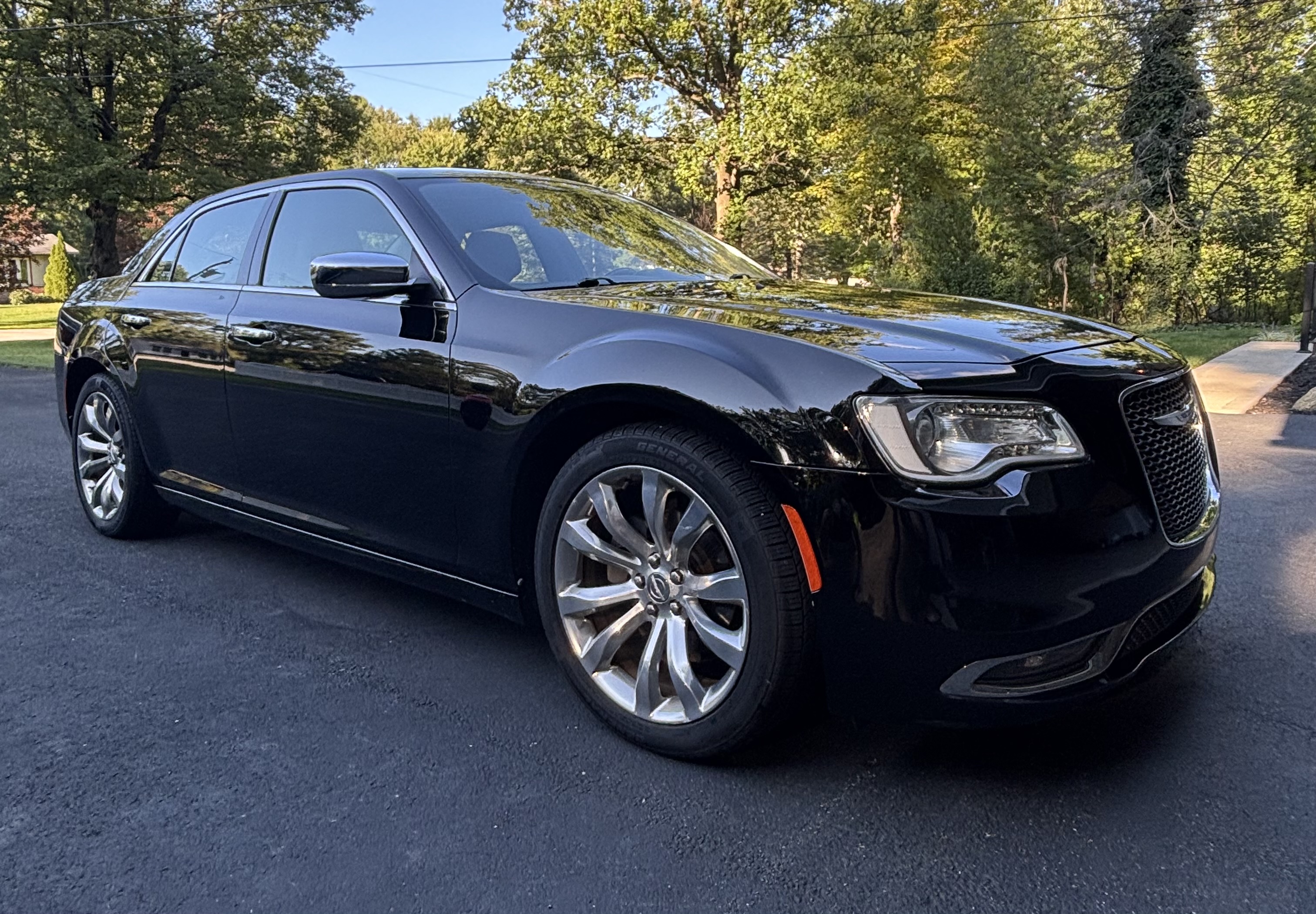 Used 2020 Chrysler 300 Limited RWD image 5
