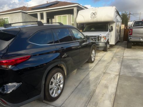 Used 2023 Toyota Highlander Limited image 6