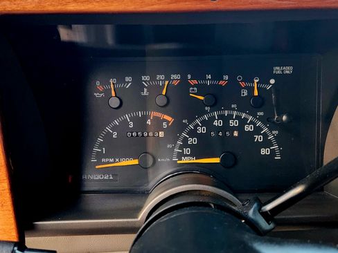 Used 1994 GMC Suburban 2500 image 18