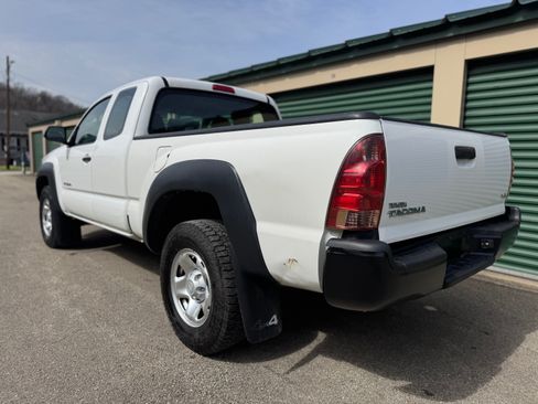 Used 2015 Toyota Tacoma 4x4 Access Cab V6 image 13