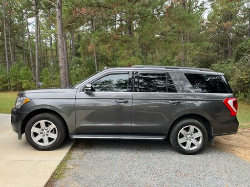 Used 2020 Ford Expedition XLT w/ Equipment Group 202A image 2