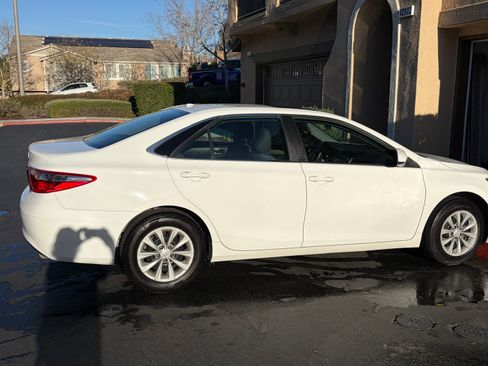 Used 2017 Toyota Camry LE w/ Moonroof Package image 2