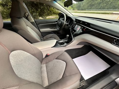 Used 2019 Toyota Camry LE FWD image 14