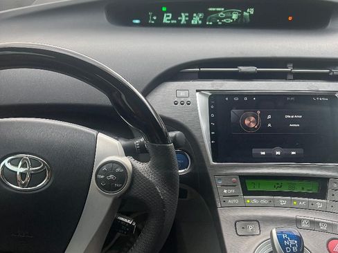 Used 2015 Toyota Prius Five image 7