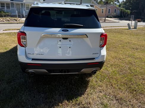 Used 2022 Ford Explorer Platinum w/ Technology Package image 5
