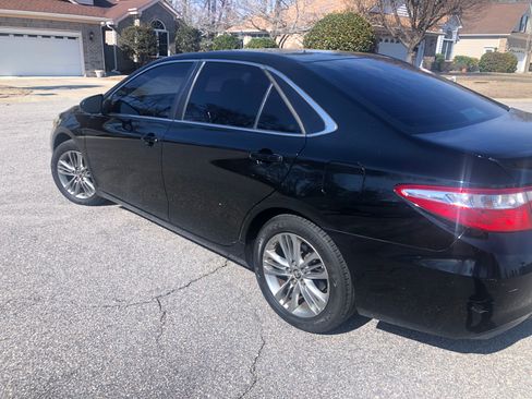 Used 2015 Toyota Camry SE image 10