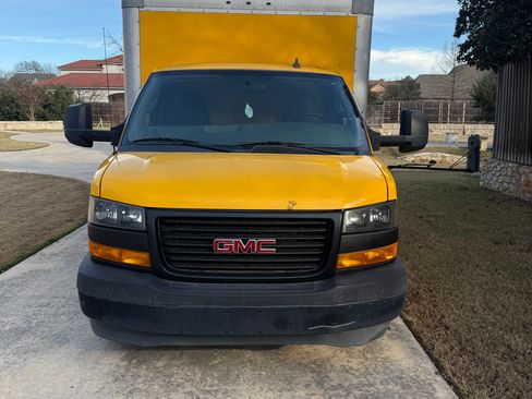 Used 2018 GMC Savana 3500 Extended w/ Driver Convenience Package image 4