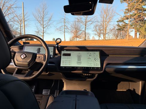 Used 2023 Rivian R1T Adventure image 14