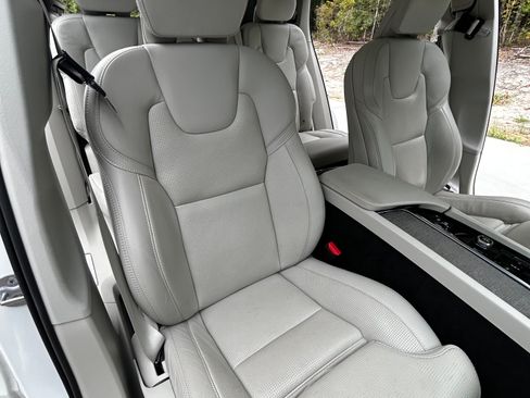 Used 2024 Volvo XC90 T8 Ultimate w/ Protection Package Premier AWD/4WD image 12